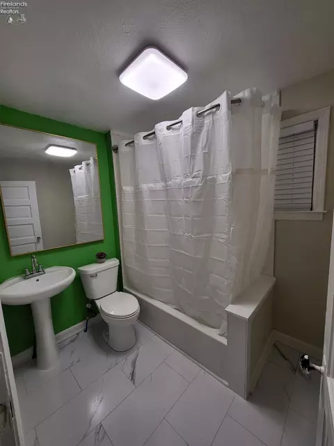 Bath - 508 E Monroe, Sandusky, OH 44870 photo 1 of 2