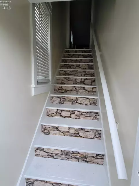Entry Way - 508 E Monroe, Sandusky, OH 44870 photo 2 of 2