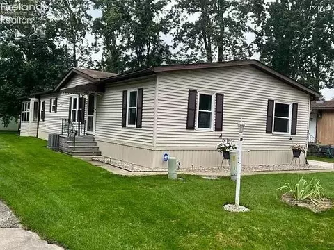 343 Ashwood, Elyria, OH 44035