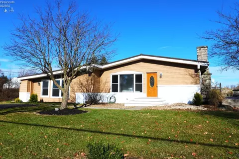154 Lake Holiday Ln, Willard, OH 44890