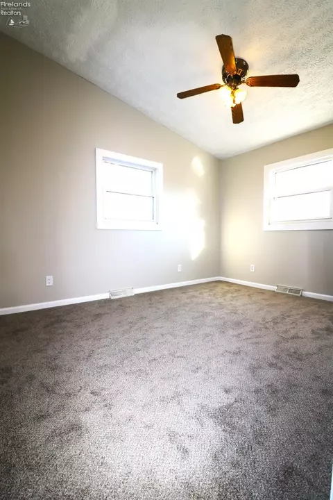 154 Lake Holiday Ln, Willard, OH 44890 photo 8