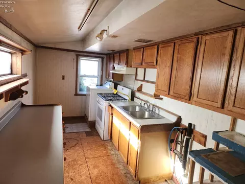 334 Monroe St, Monroeville, OH 44847 photo 4