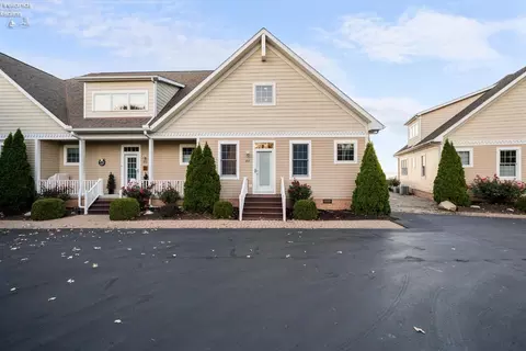 203 Point Of View Drive Dr #203, Marblehead, OH 43440