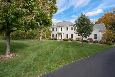 3951 Coachmans Trail Dr, Port Clinton, OH 43452
