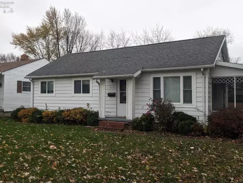 648 Jackson Dr, Port Clinton, OH 43452