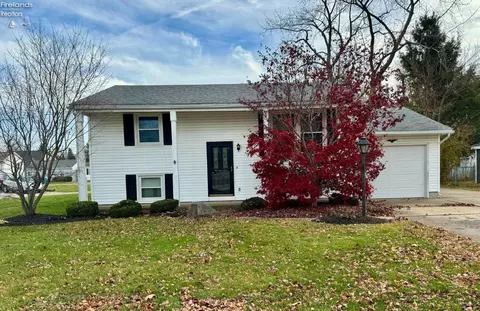 204 Rye Beach Rd, Huron, OH 44839