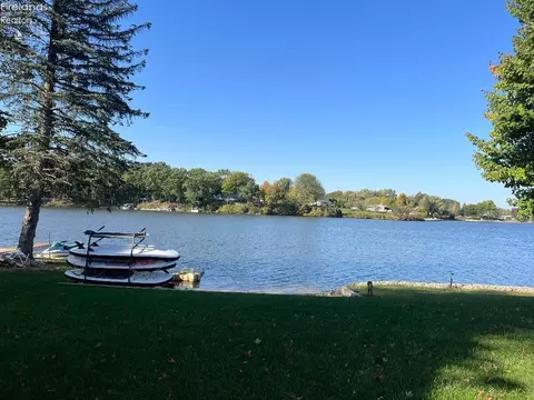 730 Beach Dr, Willard, OH 44890 photo 4