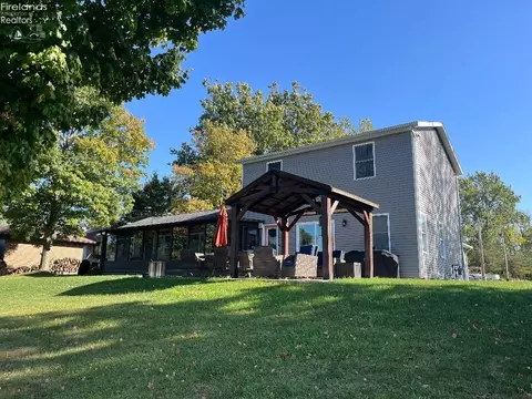 730 Beach Dr, Willard, OH 44890 photo 2