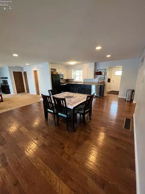 730 Beach Dr, Willard, OH 44890 photo 7