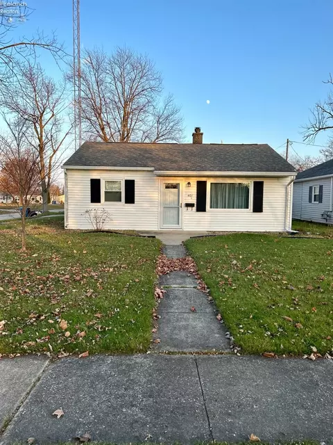 401 St Joseph St, Fremont, OH 43420