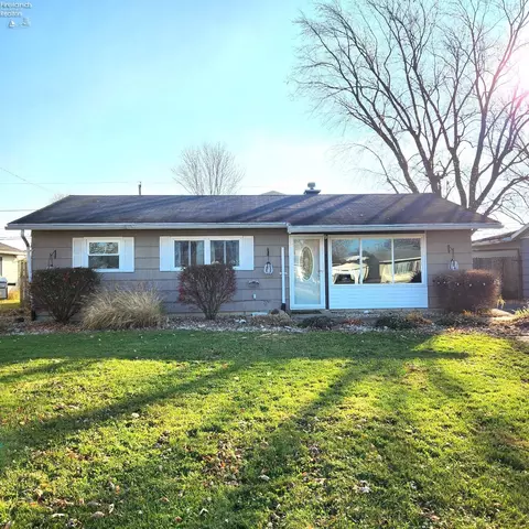137 Longfellow Dr, Tiffin, OH 44883