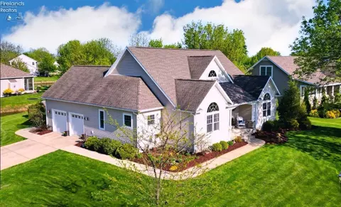 1171 N Lost Lake Rd, Port Clinton, OH 43452