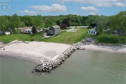 5986 Liberty Ave, Vermilion, OH 44089