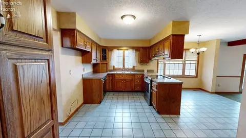 923 Tamarack Dr, Willard, OH 44890 photo 6