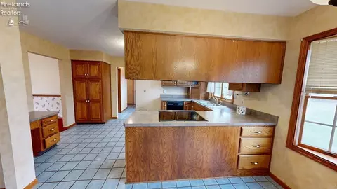 923 Tamarack Dr, Willard, OH 44890 photo 12