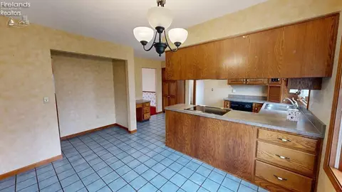923 Tamarack Dr, Willard, OH 44890 photo 11