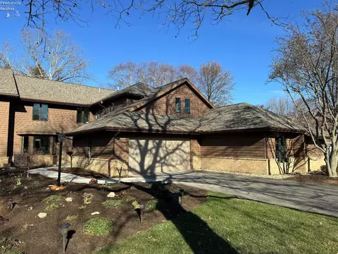 2305 Quail Hollow Ln, Sandusky, OH 44870