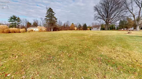 144 Lake Holiday Ln, Willard, OH 44890 photo 10