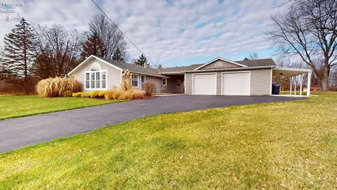 144 Lake Holiday Ln, Willard, OH 44890