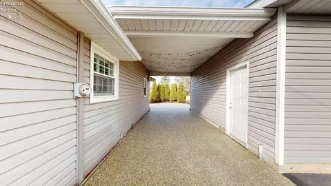 144 Lake Holiday Ln, Willard, OH 44890 photo 5