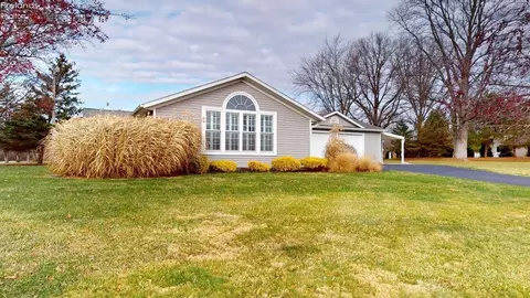 144 Lake Holiday Ln, Willard, OH 44890 photo 4