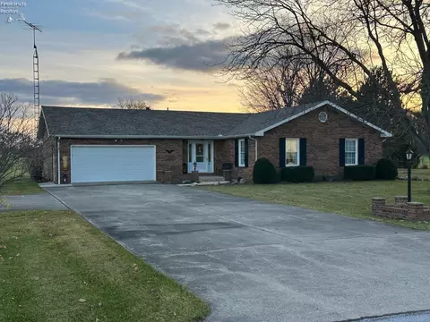 12060 W Bower Ct, Oak Harbor, OH 43449