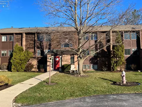 4645 Oakhill Blvd #203, Lorain, OH 44053