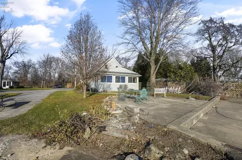 1108 E Hickory Grove Rd, Port Clinton, OH 43452