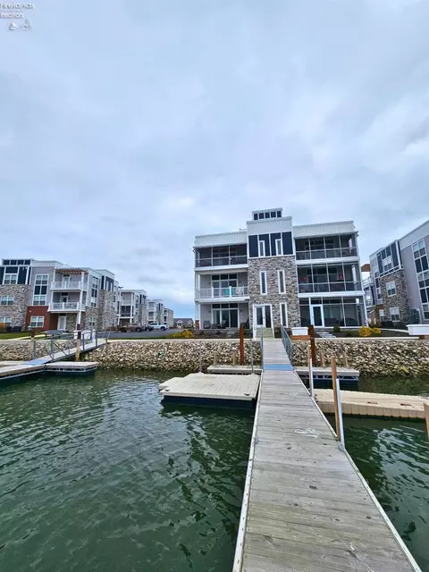 2600 S Waterside Ct #511, Marblehead, OH 43440
