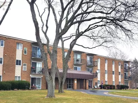 1305 S Lake Wilmer Dr #209, Sandusky, OH 44870