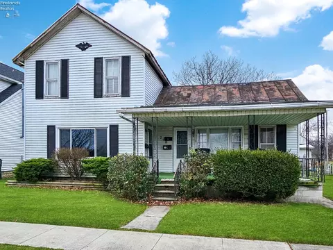 217 W Stone St, Gibsonburg, OH 43431