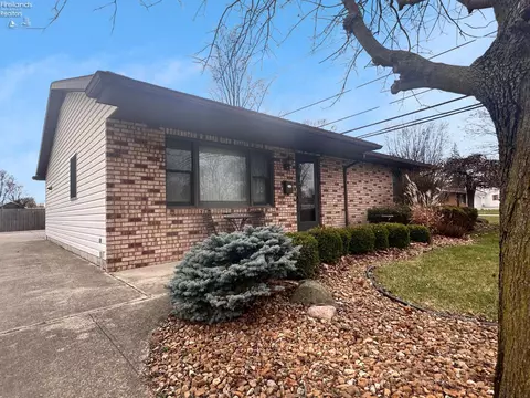 513 Berry Ct, Fremont, OH 43420