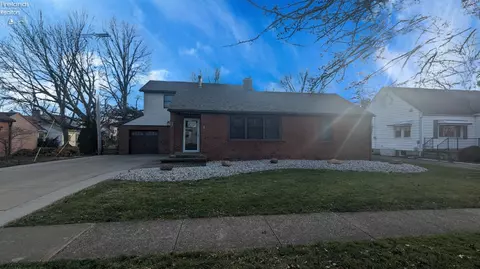 511 W 6th St, Port Clinton, OH 43452