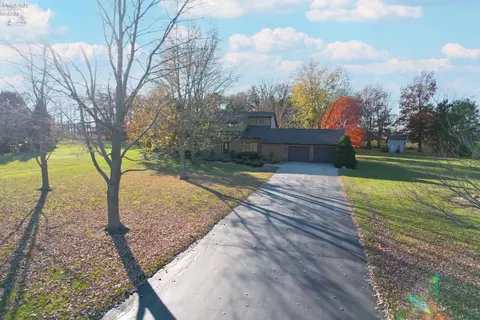 164 Manor Ct, Oak Harbor, OH 43449