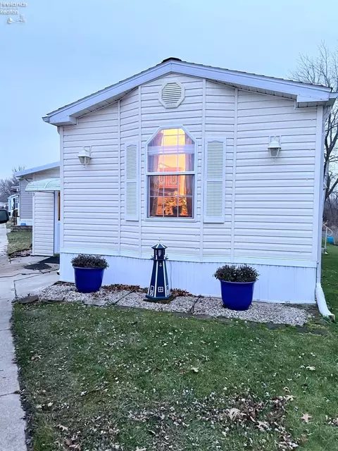 8175 N Shore Blvd #83, Marblehead, OH 43440
