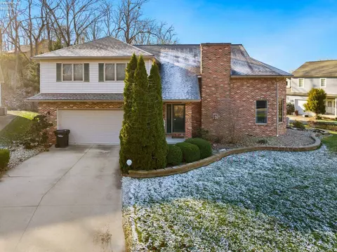 3560 E Oak Lake Dr, Port Clinton, OH 43452