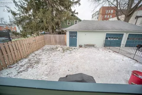 315 5th St, Elyria, OH 44035 photo 9
