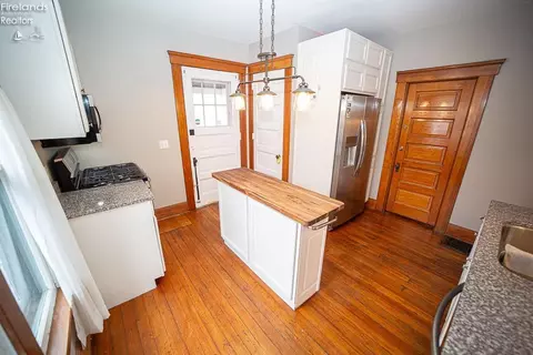 315 5th St, Elyria, OH 44035 photo 10