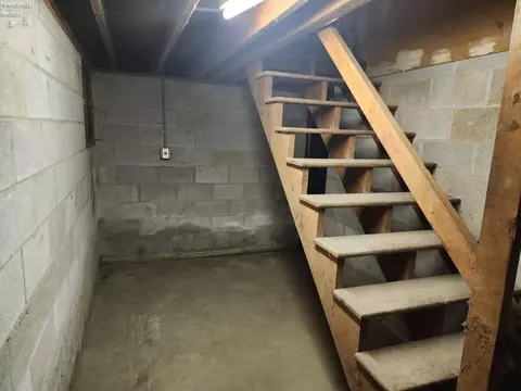 Entry Way - 1908 Camp St, Sandusky, OH 44870 photo 3 of 3