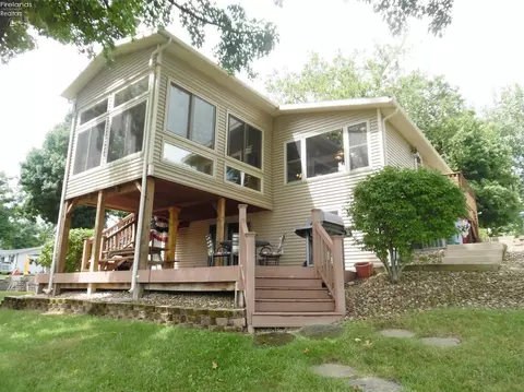 1307 Greenfield Dr, Willard, OH 44890