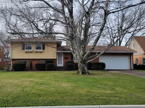 2701 Eastwood Dr, Sandusky, OH 44870