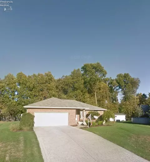 804 Kennedy Dr, Willard, OH 44890
