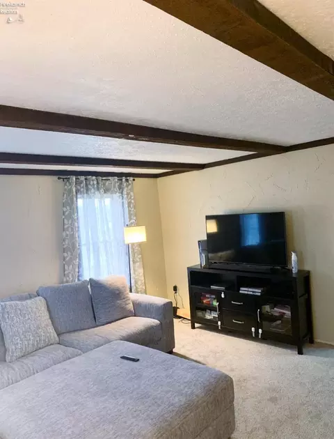 867 W Maple, Clyde, OH 43410 photo 5