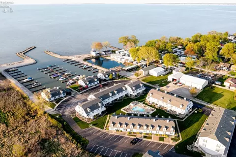 57 N Schooner Point Dr, Port Clinton, OH 43452