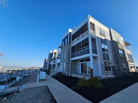 2572 S Waterside Ct #332, Marblehead, OH 43440