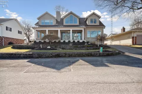 813 Lake St, Marblehead, OH 43440