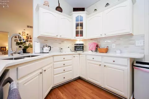 Kitchen - 117 Caleb Dr, Clyde, OH 43410 photo 2 of 4