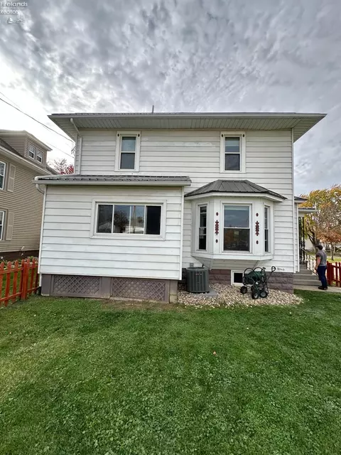Exterior - 501 Euclid St, Willard, OH 44890 photo 7 of 8