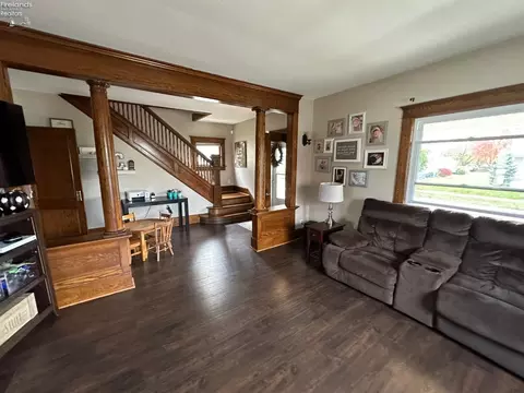 Living - 501 Euclid St, Willard, OH 44890 photo 2 of 3