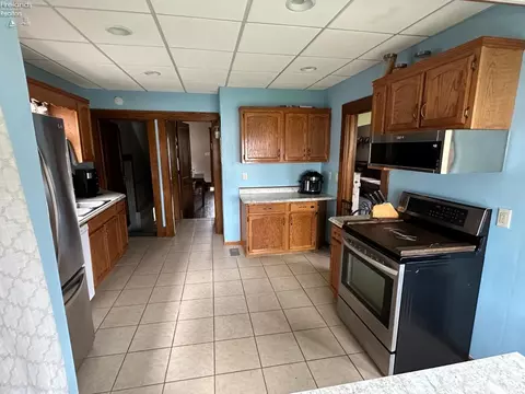 Kitchen - 501 Euclid St, Willard, OH 44890 photo 3 of 5